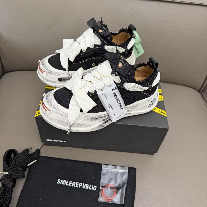 Smilerepublic Canvas Shoes